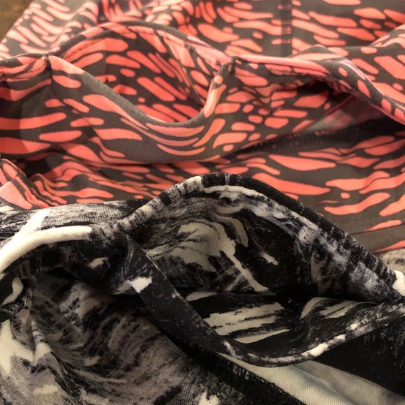 NWOT Set of Two Calvin Klein Performance Capris Size S - Picture 4 of 7